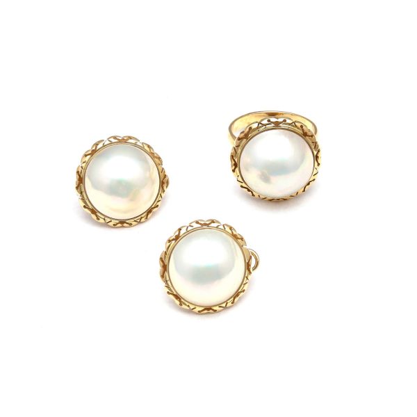 Juego de anillo y aretes calados con medias perlas en oro amarillo 14 kilates. Online