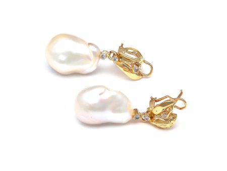 Aretes diseño especial con perla barroca y circonias en oro amarillo 14 kilates. Online Sale