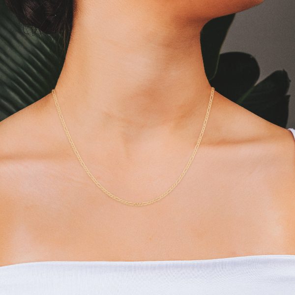 Collar de tres eslabones por uno en oro amarillo 10 kilates. Sale