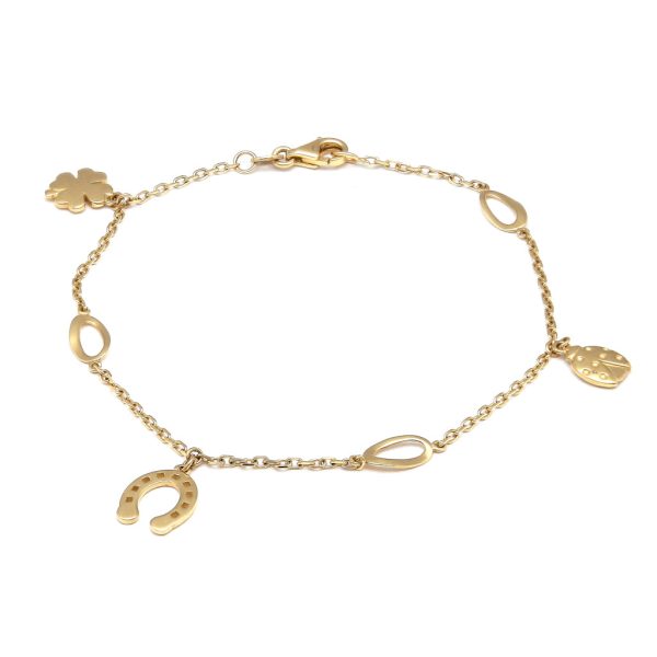 Pulsera eslabón combinado con colgantes motivo trébol, herradura y catarina en oro amarillo 14 kilates. Fashion